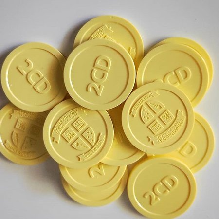 1000 Plastic reliëfmunten of gegraveerde munten in een eigen ontwerp vanaf 1000 stuks in de maat Ø25 en Ø29mm  met 2 niet gelijke zijden