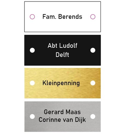 Kunststof Naamplaatje of een gewoon naamplaatje met gaatjes 50x20mm zoals bij veel VVE's in gebruik is.