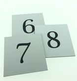 Huisnummer bordje White, Type 3 in 100x100x3mm met een zwart nummer in het Lettertype Plantagenet