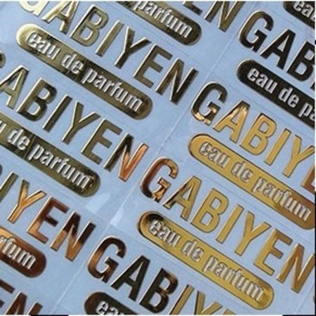 Chrosomax dunne 3d-letters en cijfers van mooi zilver glans verchroomd metaal en voorzien van dubbelzijdig tape.