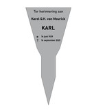 Grafmarkering 'Madison" is een stevig, stoer en keilvormig bordje in een RVS-Look in het formaat  240x217mm .