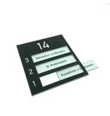 Grote Kunststof Naamplaathouder met dubbelzijdige tape en plek voor drie naamplaatjes