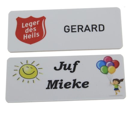 CombiCraft Office Naambadge TOPPER in diverse maten verkrijgbaar, met full colour logo, gemaakt van  wit kunststof, wat mooie kleuren als resultaat geeft.