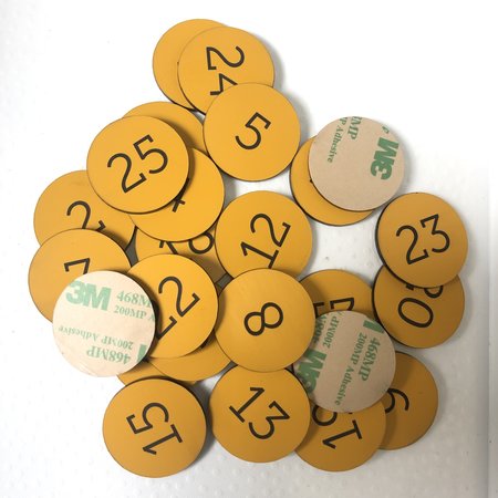 Restpartij Oranje Nummerplaatjes Acrylaat 30mm rond 1 t/m 25 met tape