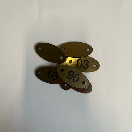 Restpartij nummerplaatjes Kunststof Liggend Ovaal 40x24x1,6mm dik met 2 gaatjes - Nummers 01 t/m 20