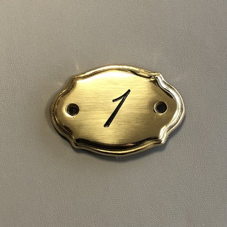 Messing Huisnummer 71x50mm met 2 gaatjes - Klassiek model