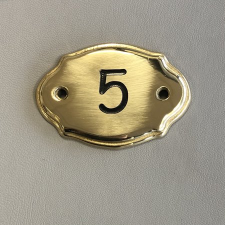 Messing Huisnummer 71x50mm met 2 gaatjes - Klassiek model