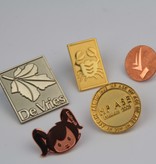 Gegoten metalen logo in klein formaat, 100 stuks tot 25mm in diverse vormen en metaalkleuren
