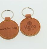 Leren of Kunstleren sleutelhangers Ø45x75mm met een brandlogo naar eigen ontwerp en een nummering of naam naar wens.