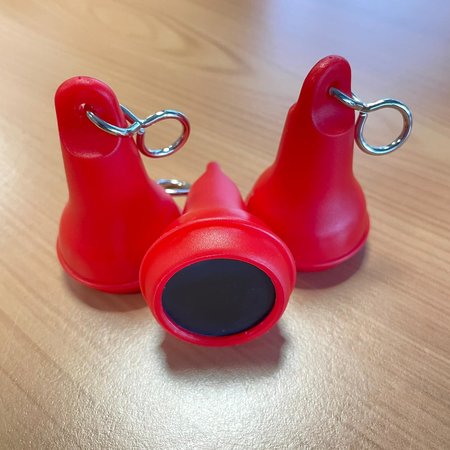 Restpartij Rode Sleutelhangers met zwart inlegplaatje - 10 stuks