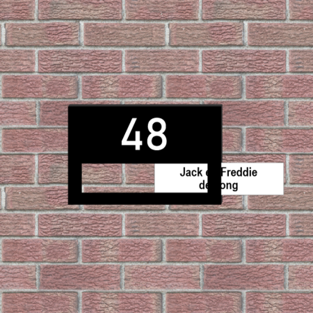 Grote Kunststof Naamplaathouder met dubbelzijdig tape in het formaat 150 x 100mm en een venster van 130 x 50mm