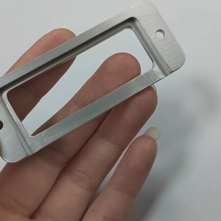 Naamplaathouder aluminium 65x25x4mm inclusief naamplaatje - per 1 stuk