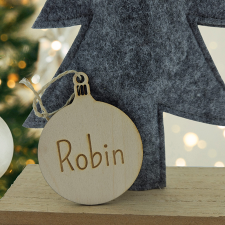 Houten Gepersonaliseerde Kerstbal met jouw naam of kerstwens Ø 65 mm