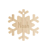 Houten Gepersonaliseerde Kerstbal in de vorm van een sneeuwvlok met jouw naam of kerstwens Ø 80 mm