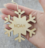 Houten Gepersonaliseerde Kerstbal in de vorm van een sneeuwvlok met jouw naam of kerstwens Ø 80 mm