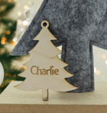 Houten Gepersonaliseerde Kerstbal in de vorm van een kerstboom met jouw naam of kerstwens 85 mm