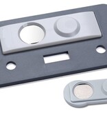 CombiCraft Badgemaster Naambadge in houtlook,  Aluminium front, met jouw logo en een dubbele magneetsluiting. (Badge zit daardoor klemvast )