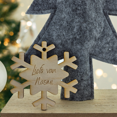 CombiCraft Houten Gepersonaliseerde Kerstbal in de vorm van een sneeuwvlok met jouw naam of kerstwens Ø 80 mm