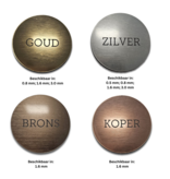 Metaal look Acrylaat logoplaatjes met gravering, weerbestendig in diverse maten en uitvoeringen, vanaf 10 stuks per ontwerp.
