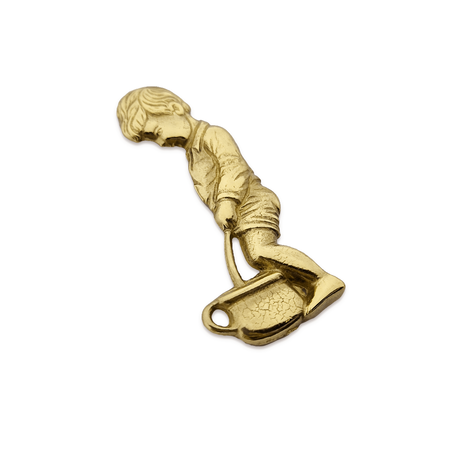 Gegoten toiletbordje "Plassend jongetje" in goudkleurig messing of zilverkleurig messing