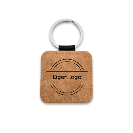 Leren sleutelhanger vierkant met logo in lichtbruin 50x50mm - per 1 stuk