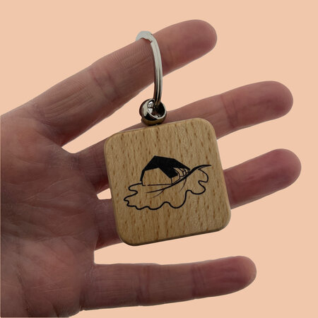 Houten sleutelhanger vierkant met logo 40x40mm - per 1 stuk