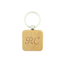 Houten sleutelhanger met letter of initialen