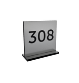 Tafelnummer Bistro van zilverkleurig acrylaat 60x60 mm, met dubbelzijdige nummering naar wens - per 1 stuk