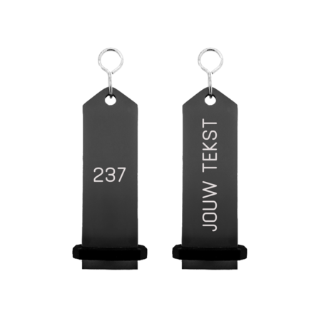 CombiCraft Bumerang aluminium hotel sleutelhanger in zwart met zilveren gravering 30x100 mm