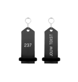CombiCraft Midi Bumerang aluminium hotel sleutelhanger in zwart met zilveren gravering 30x75 mm