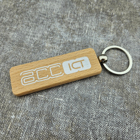 Houten sleutelhanger rechthoek met logo 27x80mm - per 1 stuk