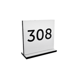 Tafelnummer Bistro van wit acrylaat 60x60 mm, met dubbelzijdige nummering naar wens - per 1 stuk
