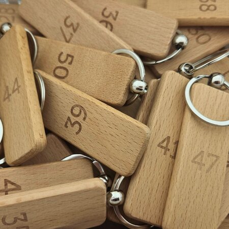 Houten sleutellabel rechthoek met nummer gravering 27x80mm - per 1 stuk
