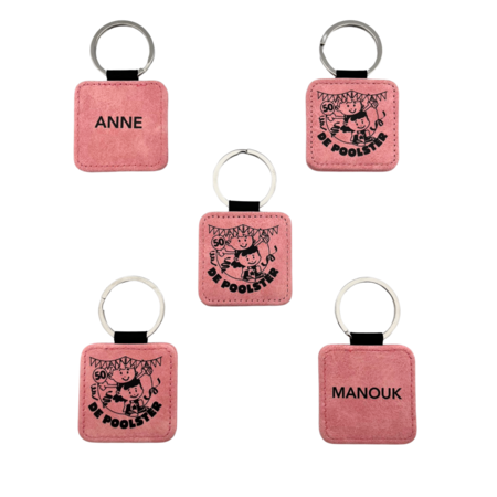 Leren sleutelhanger vierkant met logo in lichtroze 50x50mm - per 1 stuk
