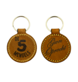 Ssleutelhanger van leer of kunstleer van Ø45 x 75mm met jouw tekst of nummering - per 1 stuk