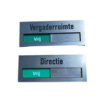 Restpartij schuifbordjes vergaderruimte en directie