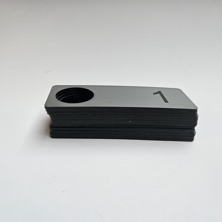 Restpartij  slotplaatjes 1 t/m 12 - 90x32x1,6mm en Ø23mm gat