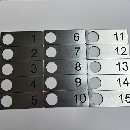 Restpartij  slotplaatjes 1 t/m 15 - 90x32x1,6mm en Ø23mm gat - Copy