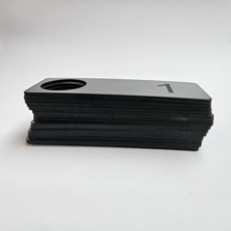 Restpartij  slotplaatjes 1 t/m 15 - 90x32x1,6mm en Ø23mm gat - Copy