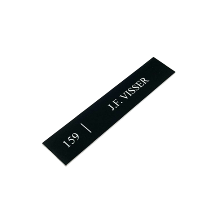 Kunststof naamplaatje 100x20mm met tape en huisnummer