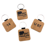 Leren sleutelhanger vierkant met logo in lichtbruin 50x50mm - per 1 stuk