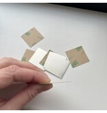 Ultra dunne, buigbare  Aluminium Vierkante nummerplaatjes met tape en gravering in 30x30mm en 0,13 mm dun.  Ideaal voor op fietsen en lockers.