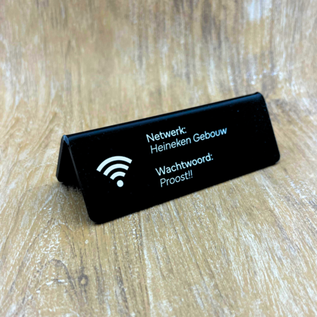 Wifi bordje met wachtwoord en netwerknaam in zwart van plexiglas - per 1 stuk