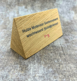 Tafelbordje van eikenhout 110x57mm met eigen ontwerp - per 1 stuk