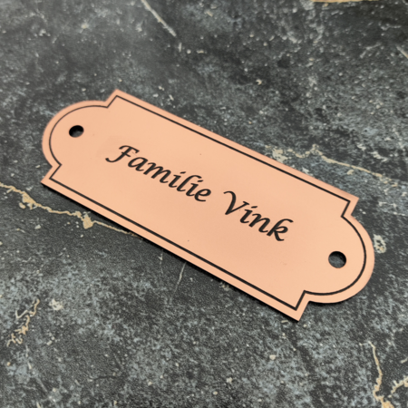 Kunststof naamplaatje met 2 gaatjes 100x38mm Klassiek ontwerp