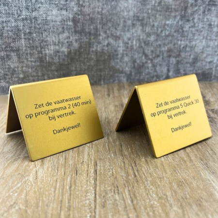 Tafelbordje Elisto van goudkleurig aluminium met eigen ontwerp 60x50mm - per 1 stuk