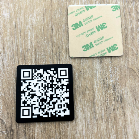 QR-code bordje van acrylaat met tape in zwart - per 1 stuk