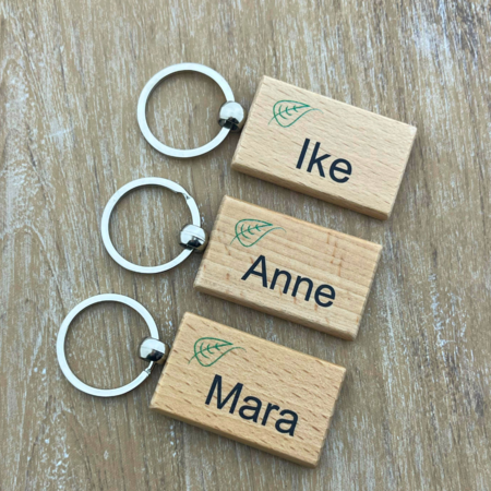 Houten sleutelhanger middel rechthoek met logo 32x51mm - per 1 stuk