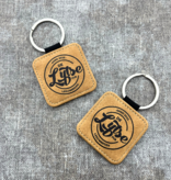 Leren sleutelhanger vierkant met logo in lichtbruin 50x50mm - per 1 stuk