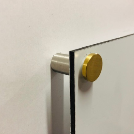 Bevestigingsset voor borden met afstandhouders in diverse uitvoeringen